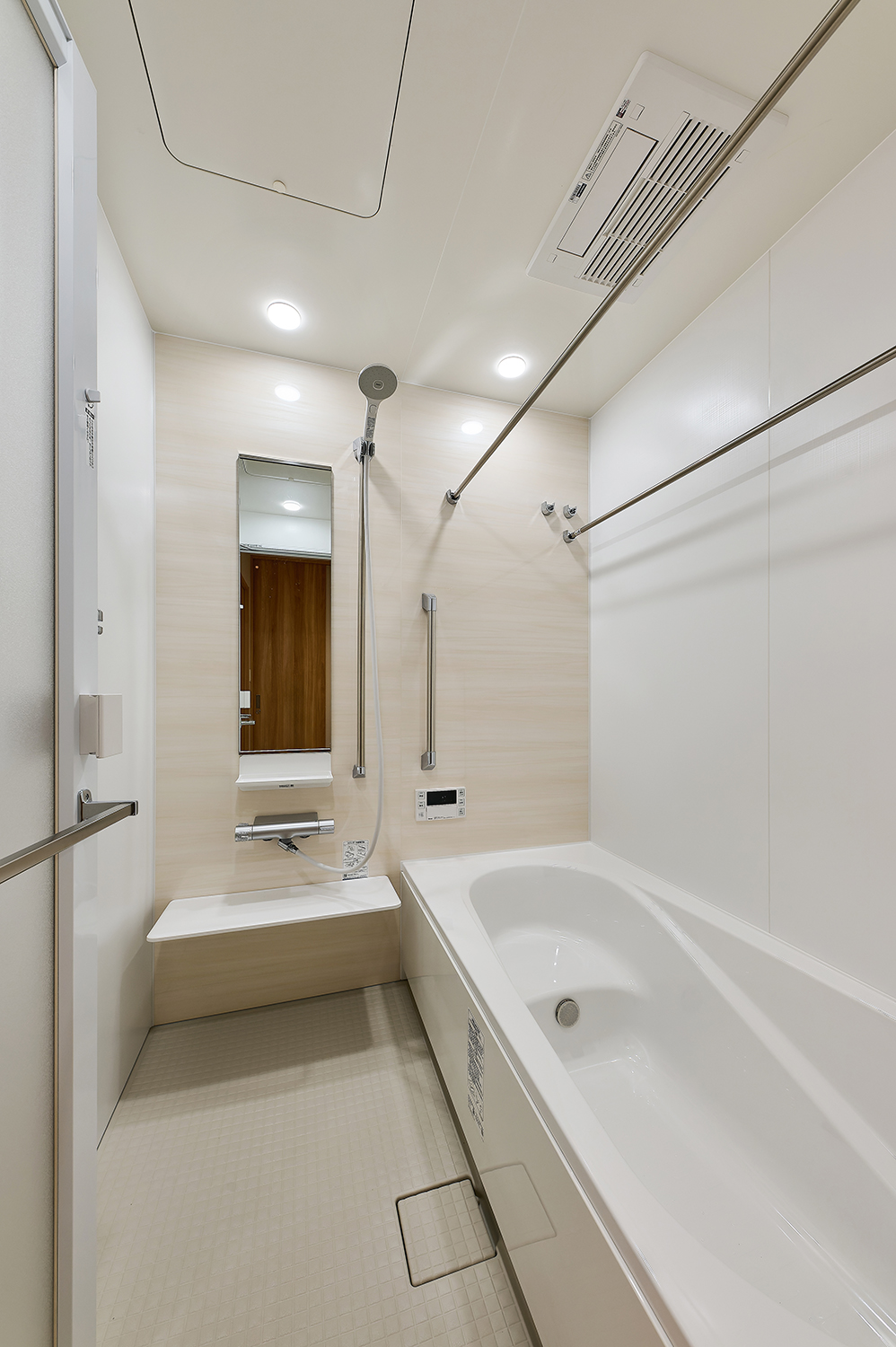 T-3／親子一緒のバスタイムが楽しめる浴室。洗い場も広くて使いやすく、毎日快適にお使いいただけます。