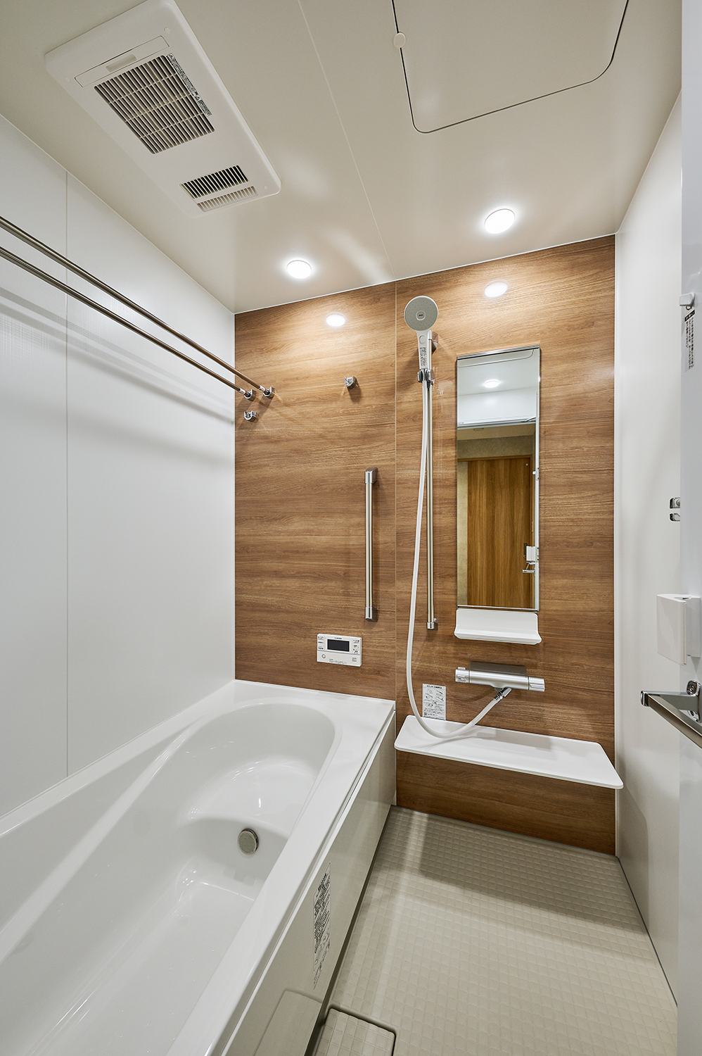 T-2／浴室はお子様と一緒にバスタイムを楽しめる広々設計。毎日の疲れをお風呂で癒してくれる設備が満載です。