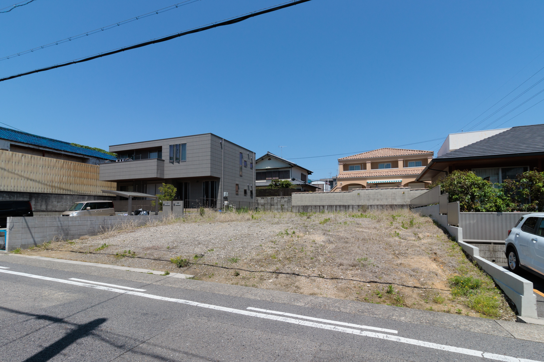 買い物・教育施設が程近い充実の住環境。利便性の高い立地でゆとりある子育てが叶います。