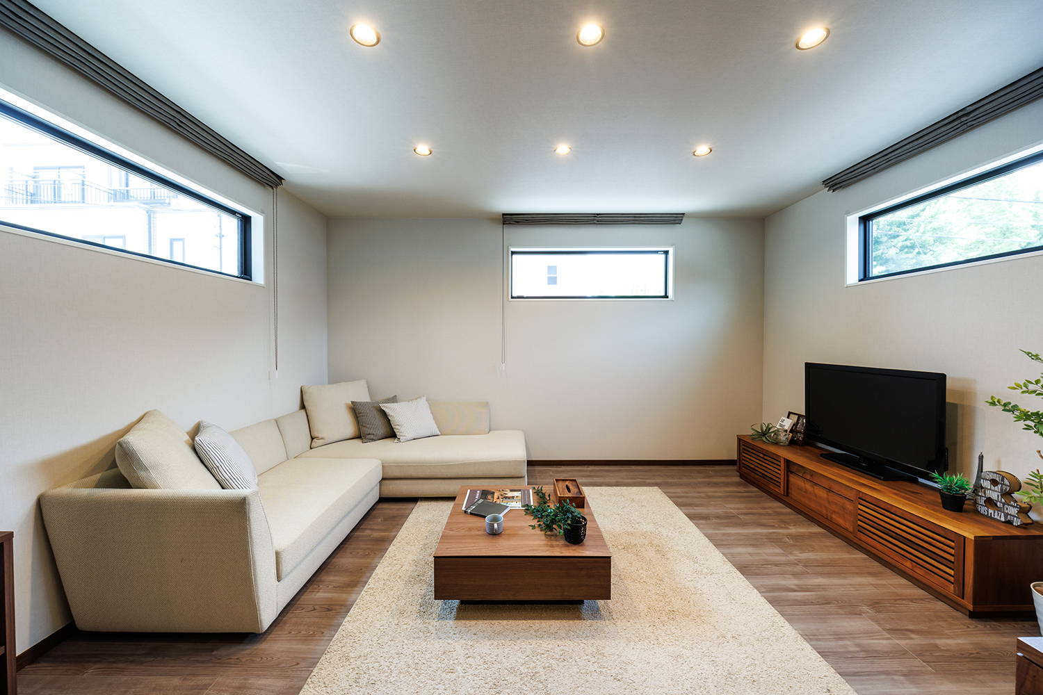 T-1／LDKは家具をお好きなようにレイアウトでき、備え付けの床暖房で冬の時期も快適に過ごせます。