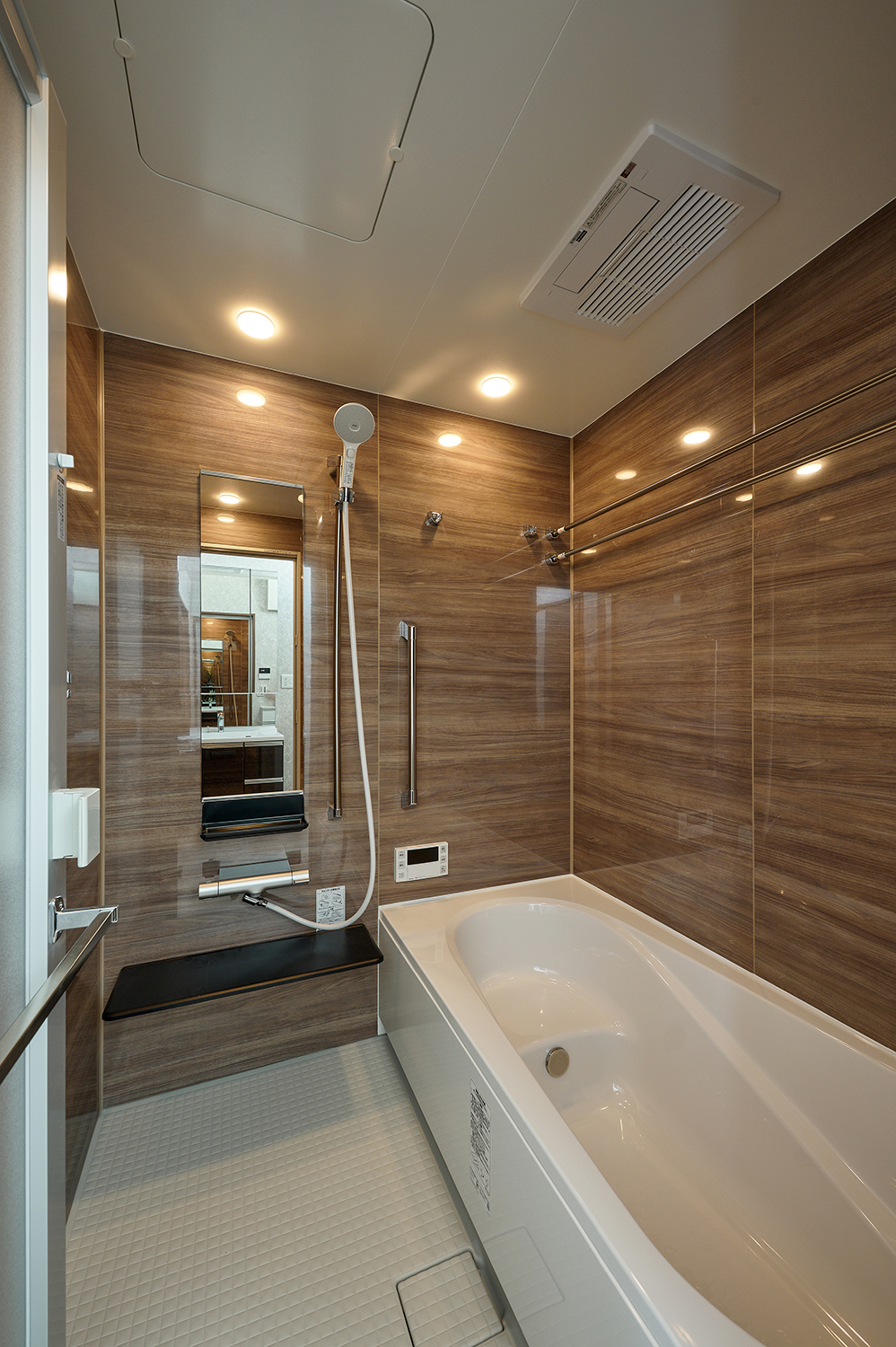 T-3／快適な入浴シーンが実現する高性能な浴室は心身共にリラックスできる癒しの空間。