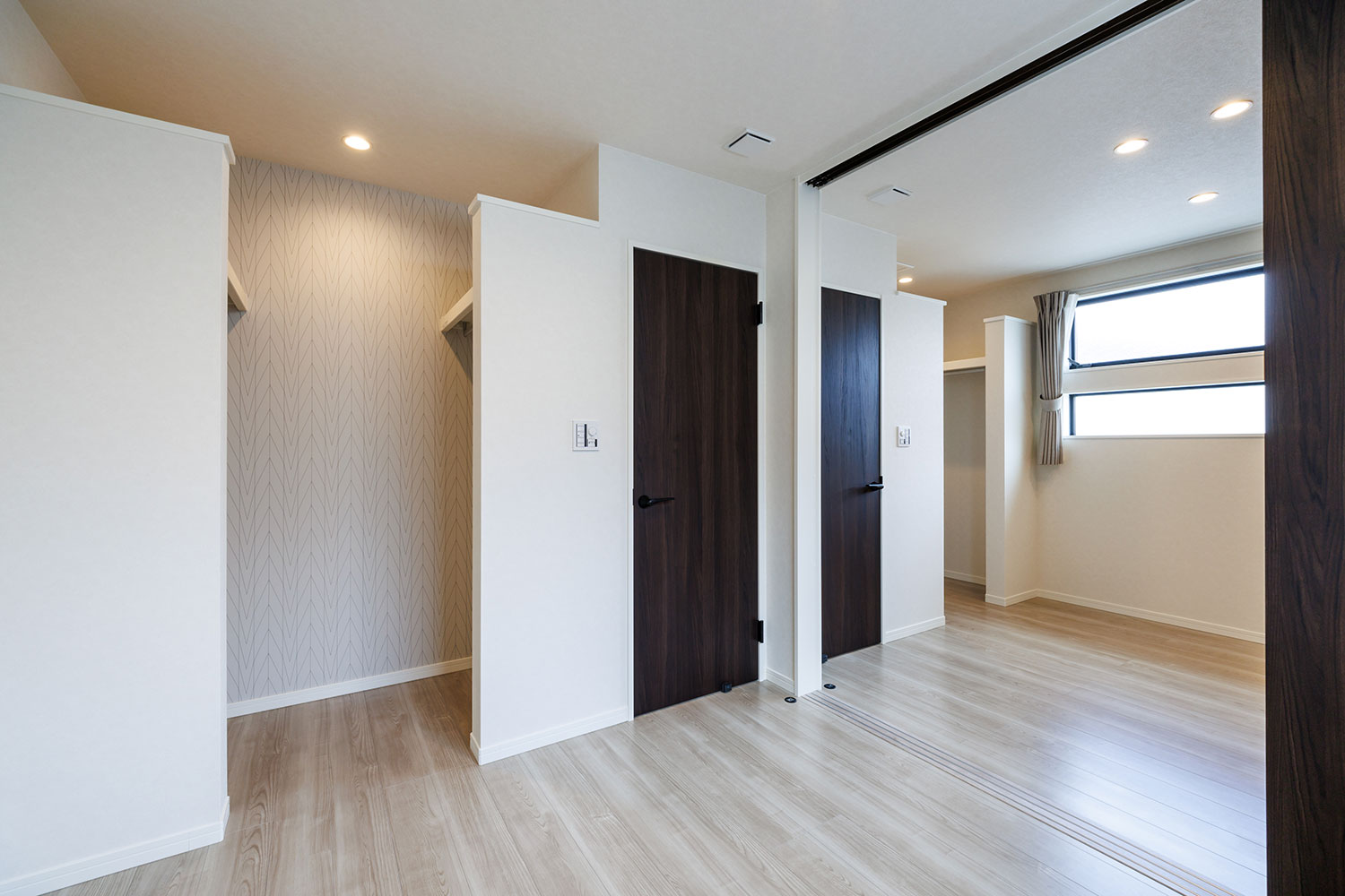 T-6／2階の洋室続間は個室利用もできる便利な仕様です。それぞれの空間にWICを備えているので、子供部屋としても。